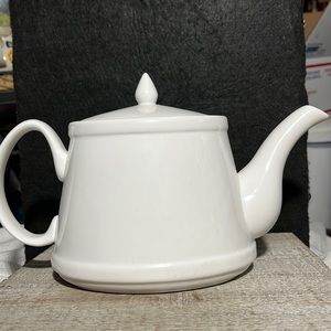 Meritage White Bone China Teapot